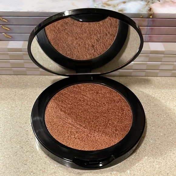 Younique New Products:: Bronzed Highlight - Picture 2 of 2